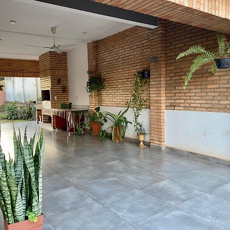 Moderna Y Unica Casa Independiente Con Jardin Y Estacionamiento Ciudad del Este Bagian luar foto