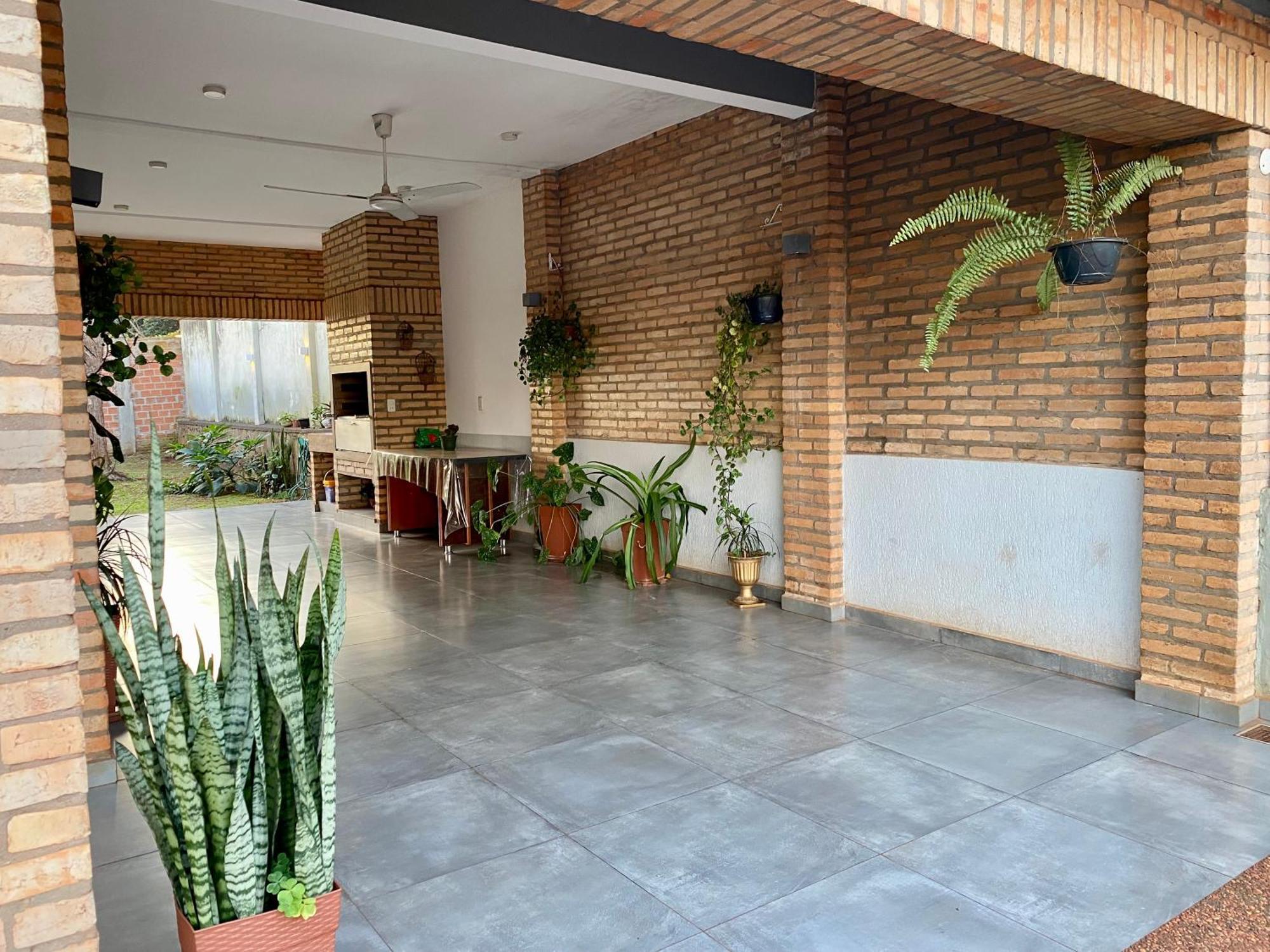 Moderna Y Unica Casa Independiente Con Jardin Y Estacionamiento Ciudad del Este Bagian luar foto