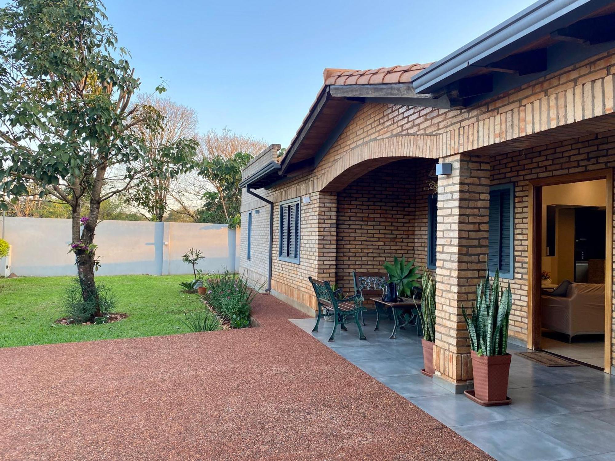 Moderna Y Unica Casa Independiente Con Jardin Y Estacionamiento Ciudad del Este Bagian luar foto